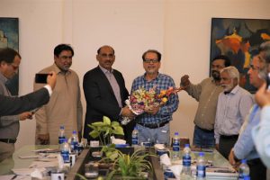 کراچی نیبر ھوڈ امپرومینٹ پروجیکٹ کہ ڈائریکٹر جناب عبدالکبیر قاضی پاکستان آرٹس کاؤنسل کراچی کہ صدر جناب احمد علی شاہ کو ستارہ امتیاز ملنے پر مبارکباد پیش کرتے ہیں۔